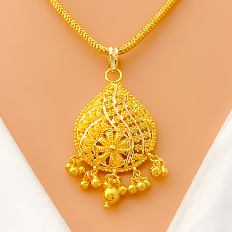 adorned-regal-22k-gold-pendant
