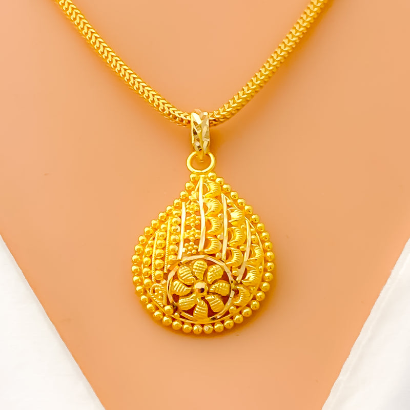 ethereal-detailed-22k-gold-pendant