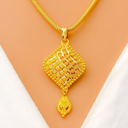 shimmering-decorative-22k-gold-pendant