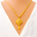 shimmering-decorative-22k-gold-pendant