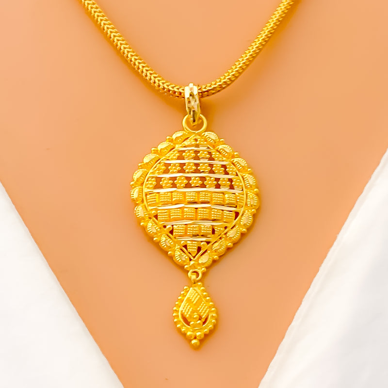 magnificent-twinkling-22k-gold-pendant