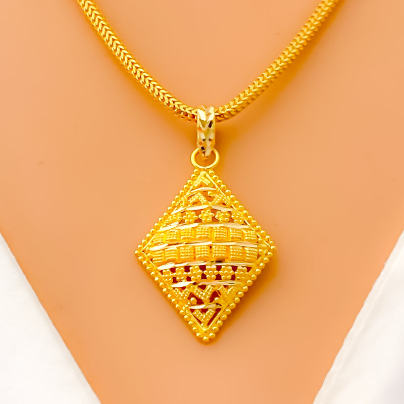 eternal-graceful-22k-gold-pendant