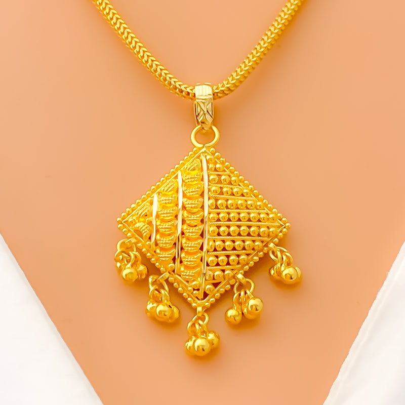 stately-blooming-22k-gold-pendant