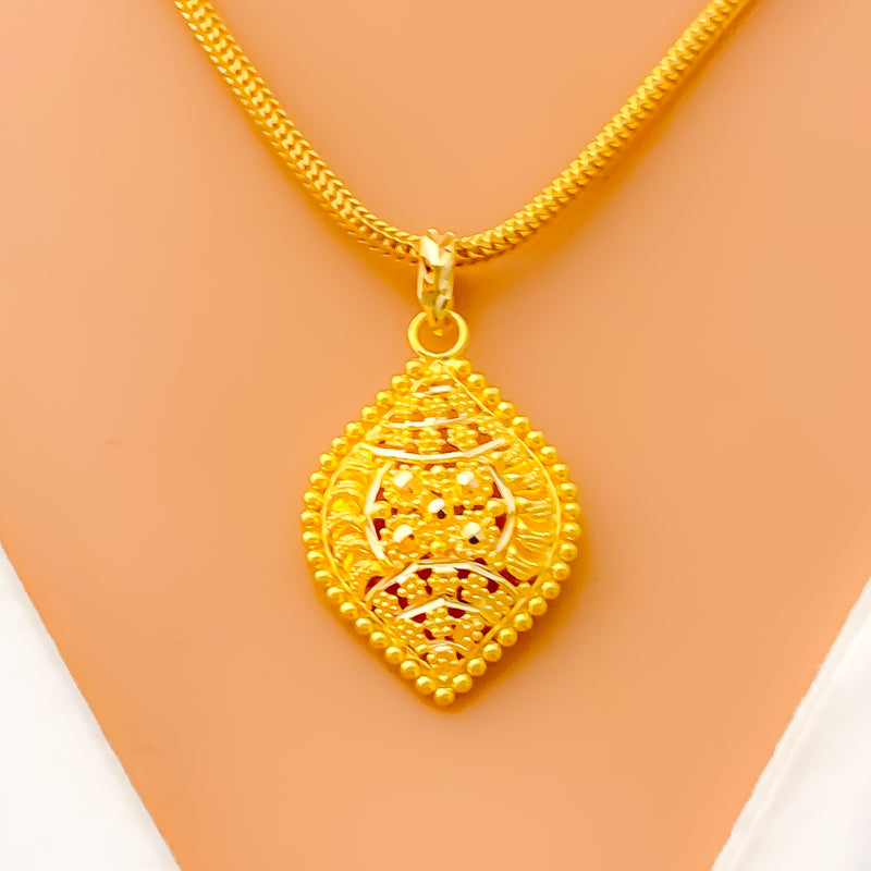 classic-palatial-22k-gold-pendant