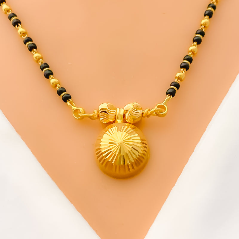 Reflective Striped 22k Gold Thali Mangal Sutra