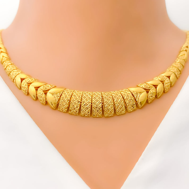 22k-gold-Reflective Alternating Leaf Adorned Necklace Set