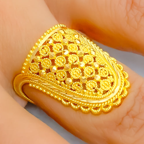 Classic Checkered 22k Gold Vanki Ring