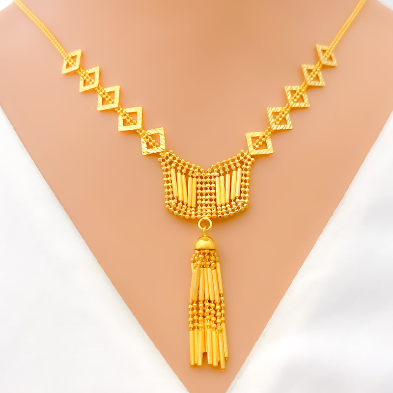 Glimmering Sophisticated 22K Gold Hanging Chain Necklace Set 