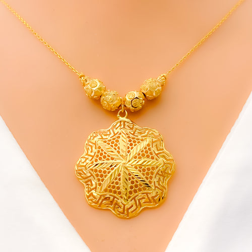 Lush Netted Flower 21k Gold Necklace 
