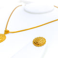 exquisite-shimmering-22k-gold-pendant-set