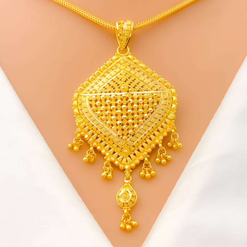 classic-opulent-22k-gold-pendant