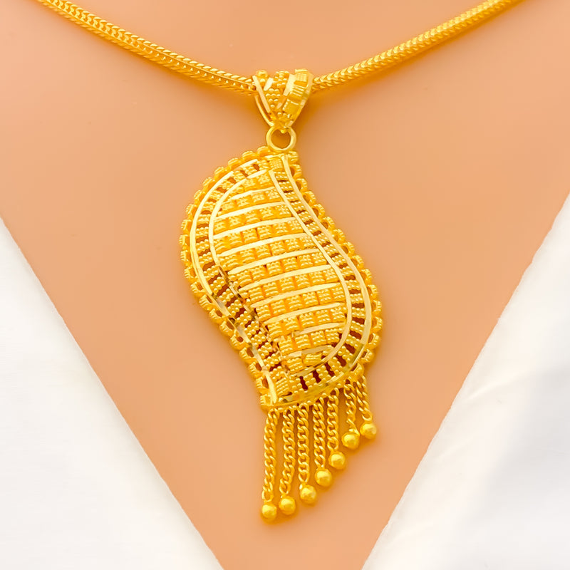 dazzling-flowing-22k-gold-pendant