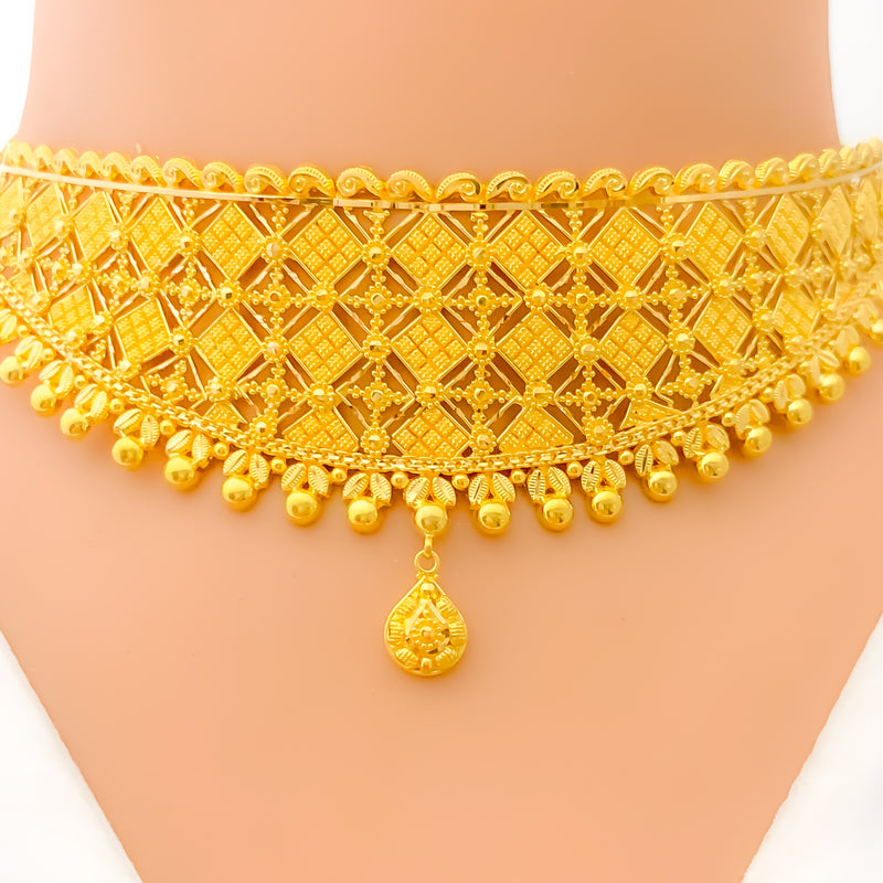 Extravagant Checkered 22K Gold Choker Necklace Set 