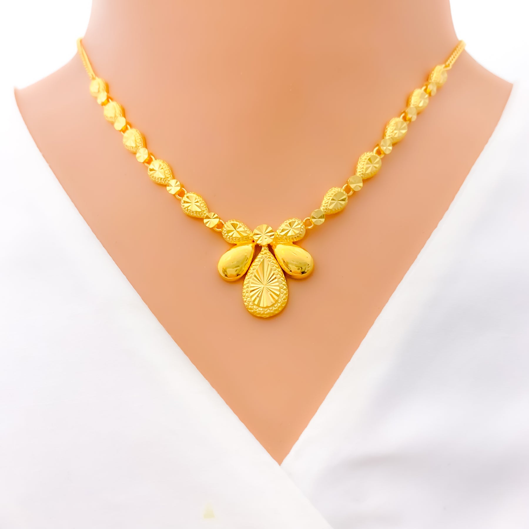 Buy Malabar Gold and Diamonds 22k Gold Necklace Online At Best Price @ Tata  CLiQ