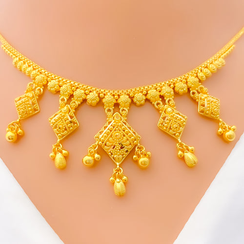 Tasteful Lovely 22k Gold Light Necklace Set