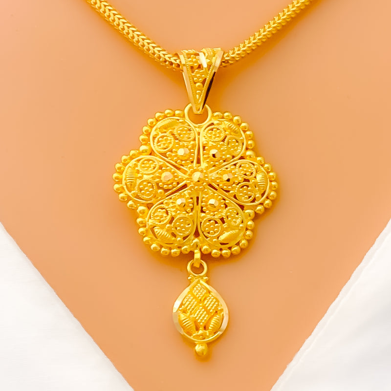 bold-flower-22k-gold-pendant