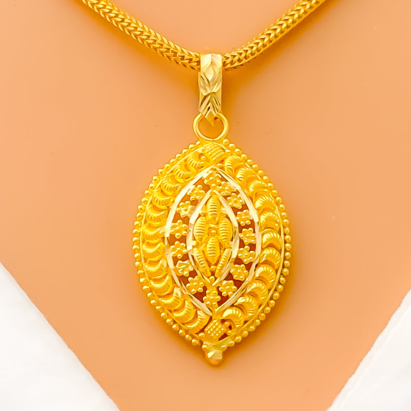 iconic-oval-22k-gold-pendant