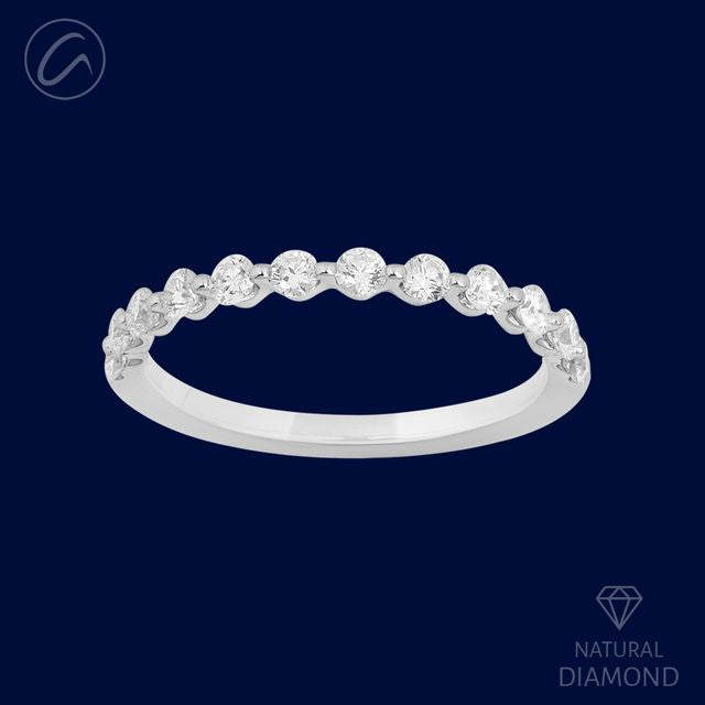 graceful-radiant-18k-gold-diamond-band