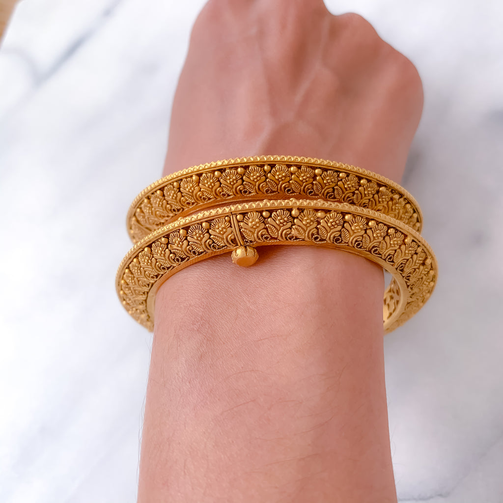 Raised Rim of Flower in oxidized Bangle Pair – Andaaz Jewelers