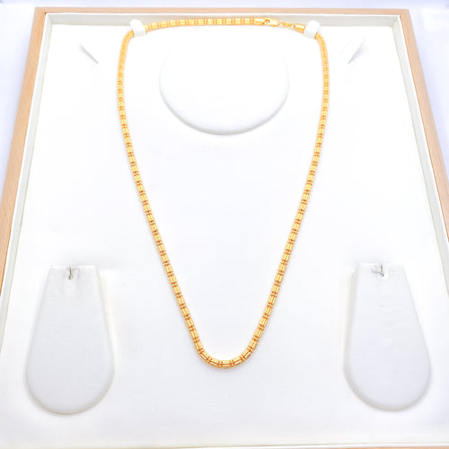 Elegant Patterned Yellow Gold Chain
