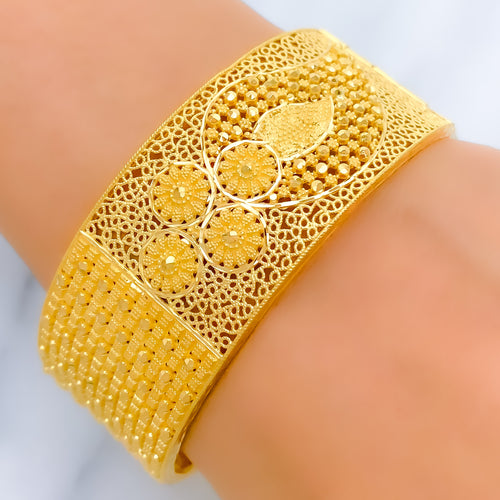 22k-gold-Ethereal Smooth Finish Floral Bangle