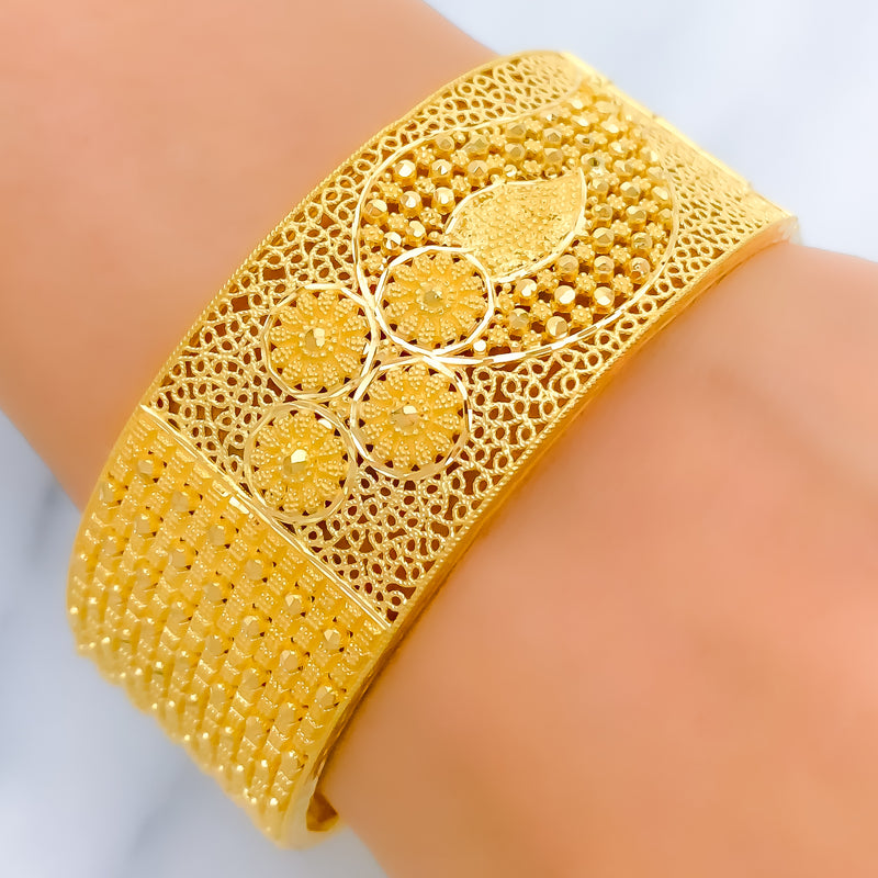 22k-gold-Ethereal Smooth Finish Floral Bangle