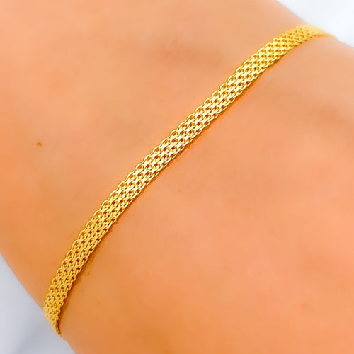 22k-gold-Dainty Lightweight Shiny Bracelet