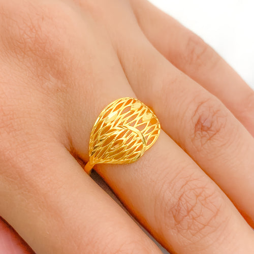 Tasteful Gold Ring