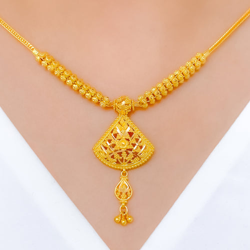 Decorative Delightful 22k Gold Necklace Set