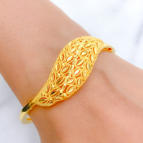 Shimmering Curve Bangle 22k Gold Bracelet