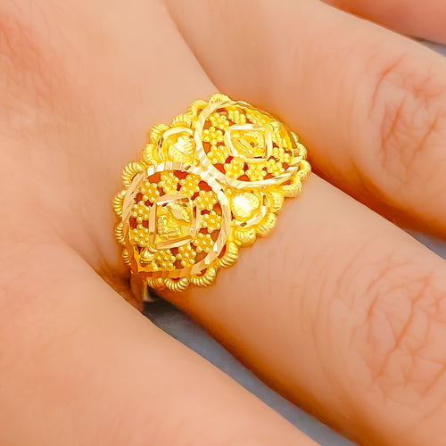 22k-gold-delightful-fashionable-ring