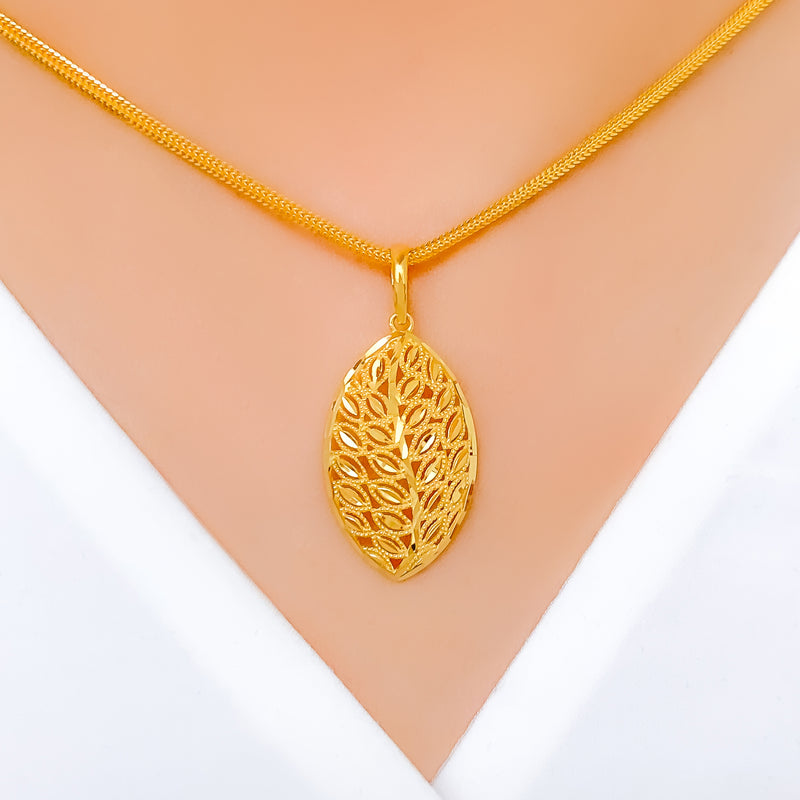 Glossy Petal-Shaped Fancy 22k Gold Pendant Set