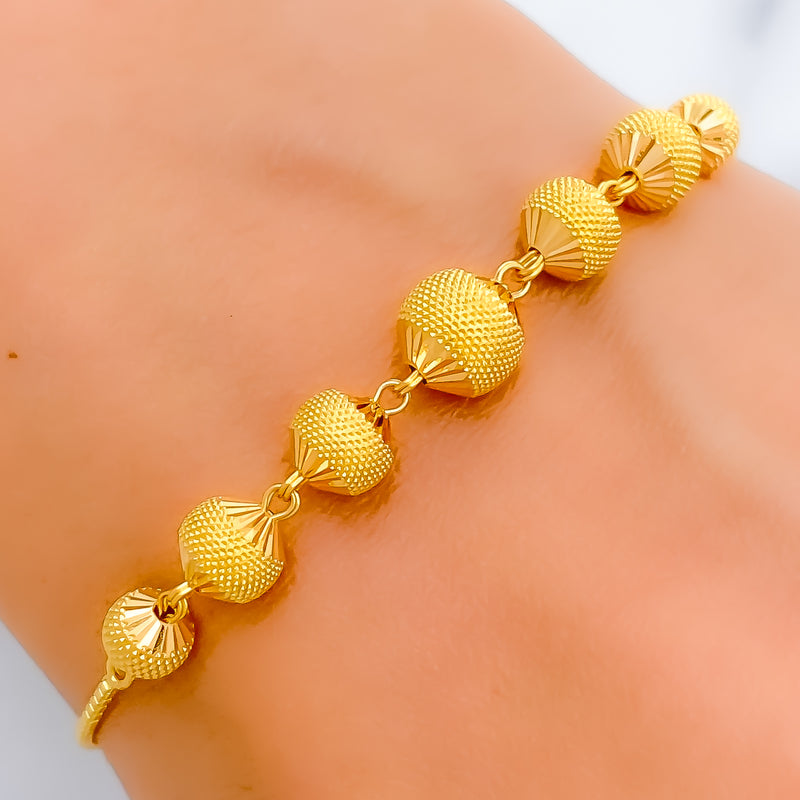 Dazzling Attractive Gold Bracelet