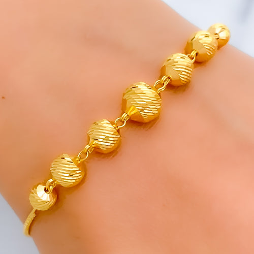 Posh Wavy Orb Bracelet