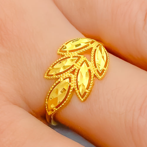 Charming Leaf Ring