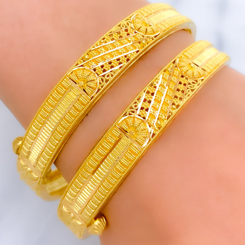 22k-gold-delightful-floral-striped-gold-bangles