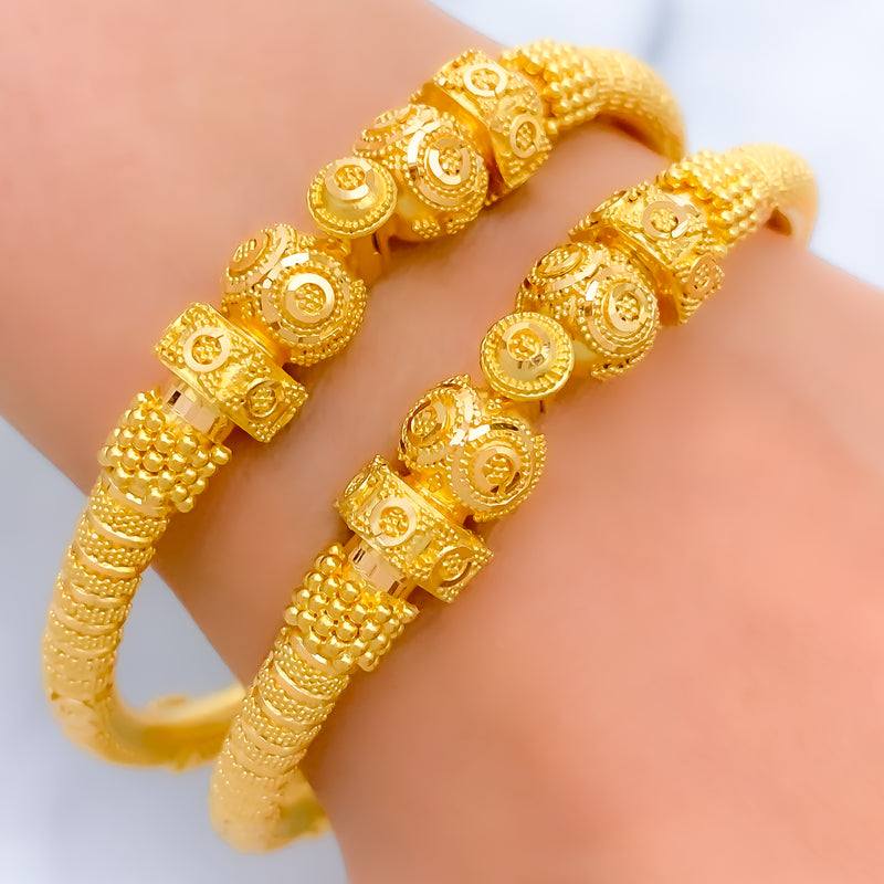 22k-gold-reflective-dotted-pipe-bangles