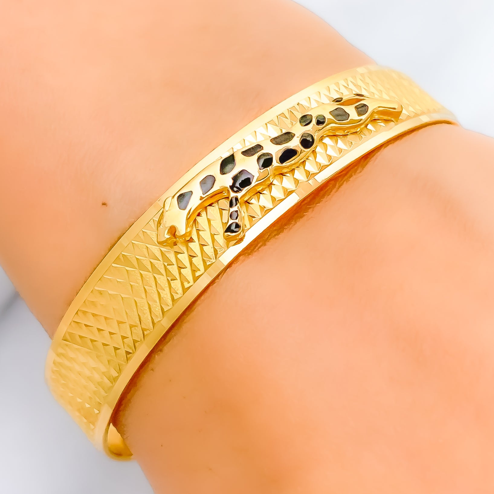 Buy quality 916 Gold Jaguar Design Gents Bracelet in Ahmedabad