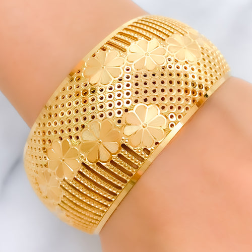 Trendy Sparkling Wide Flower Bangle