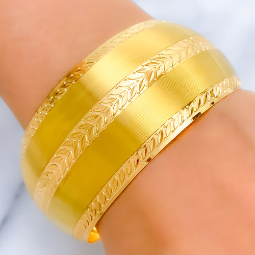 Versatile Leaf Lined Bangle