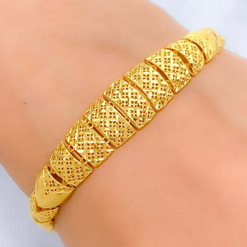 Tapered Mesh Flower Bracelet