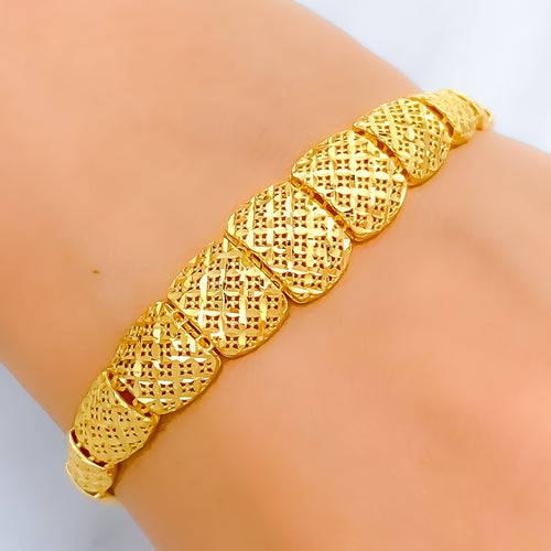 Graduated Mesh Bracelet