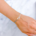18k-Sophisticated Wavy Diamond Bangle Bracelet 