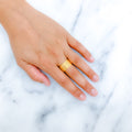 Attractive Contemporary 22k Gold Band