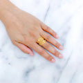 Exclusive Overlapping Leaf Ring