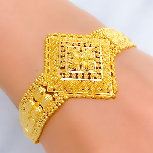 22k-gold-Dapper Decorative Geometric Bracelet
