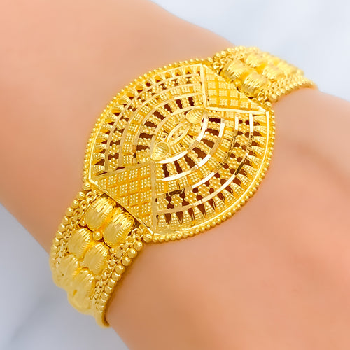 22k-Stately Striking Oval Gold Bracelet 