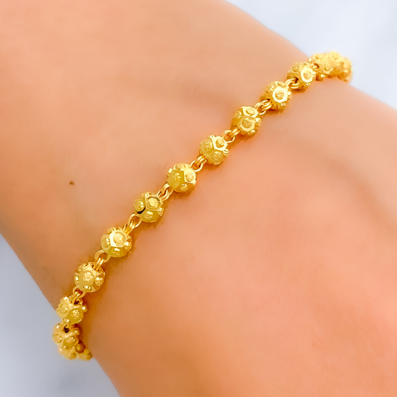 Dainty Dotted Evergreen Bracelet