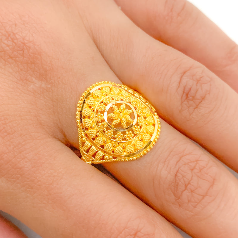 Chic Yellow Gold Ring