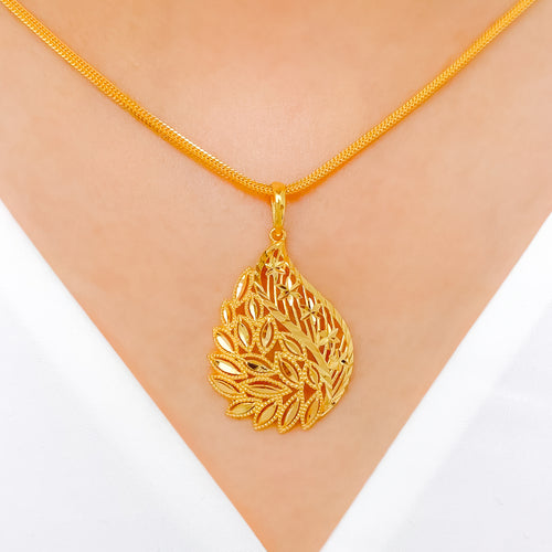 Shimmering Flower 22k Gold Pendant Set